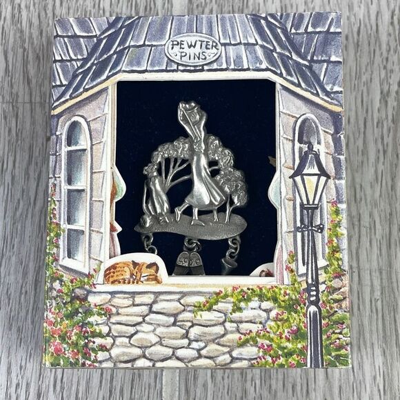 Lindsay Claire Fine Pewter Lady Golfer w/ Tee Shoes Flag Charms Birdhouse Pin - Picture 1 of 6